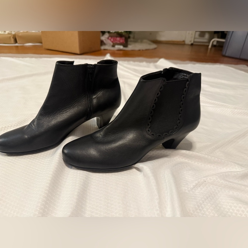 Umberto Raffini Sleek Black Leather Boots